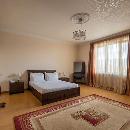 La Defense Hotel Jerevan Eksteriør billede
