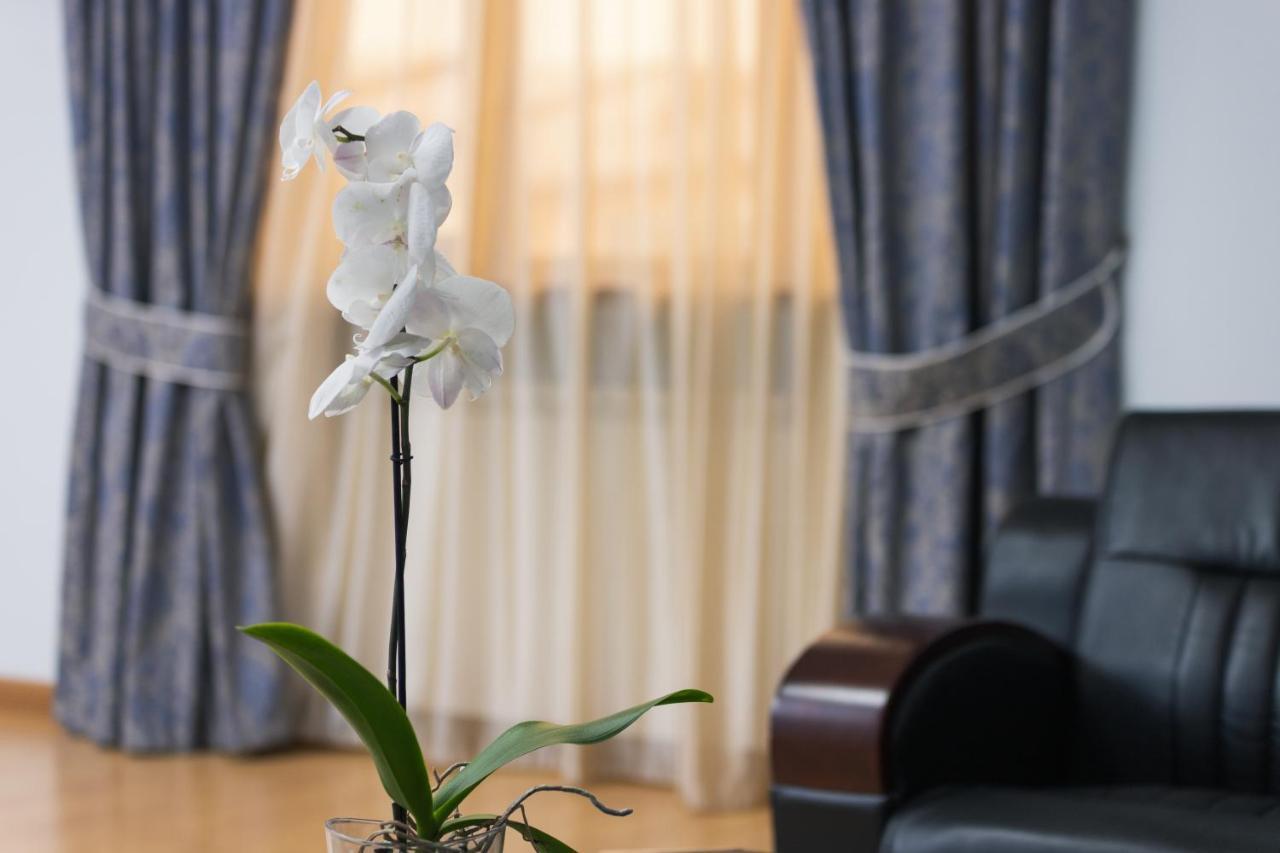 La Defense Hotel Jerevan Eksteriør billede