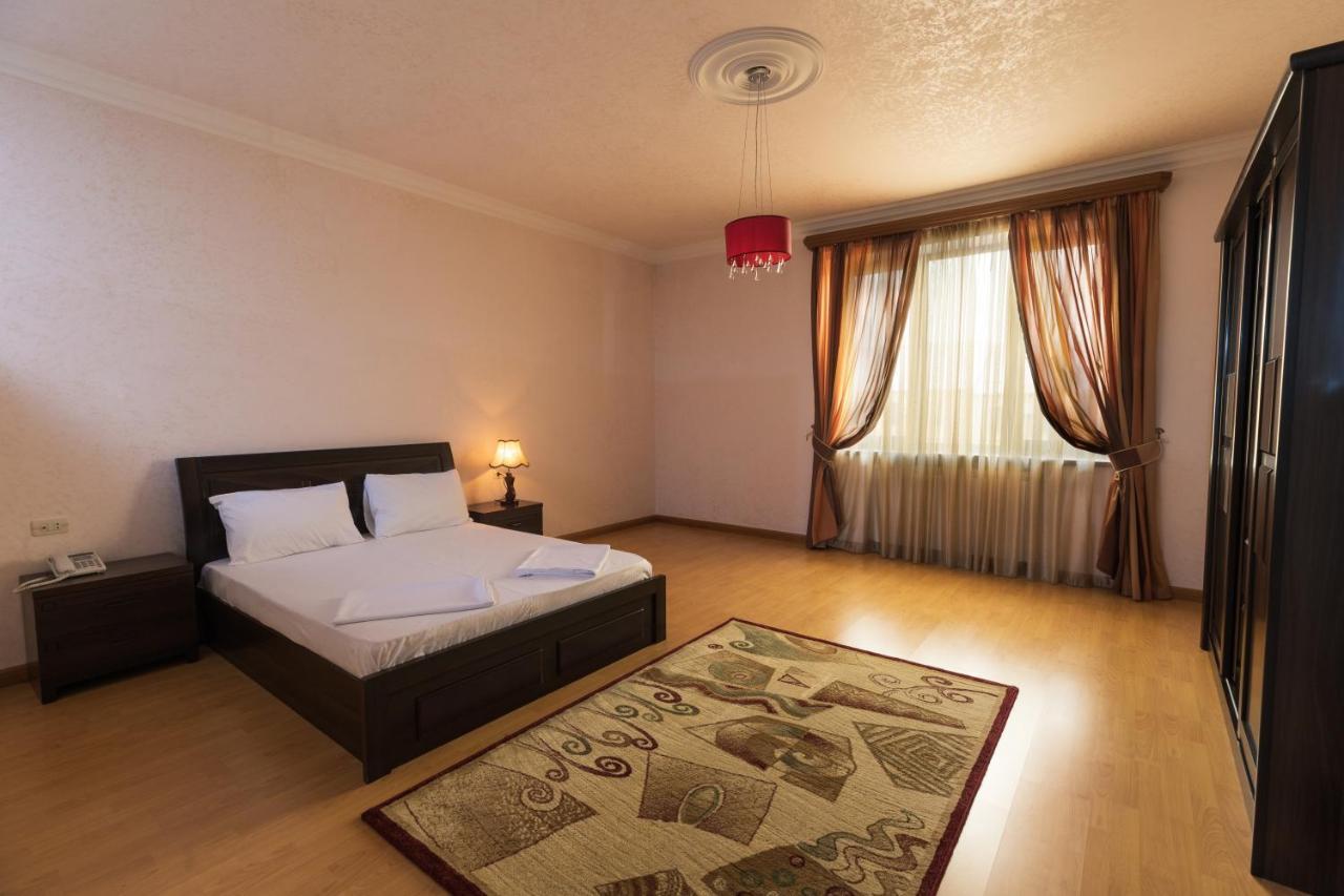 La Defense Hotel Jerevan Eksteriør billede