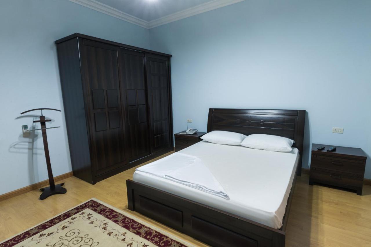 La Defense Hotel Jerevan Eksteriør billede