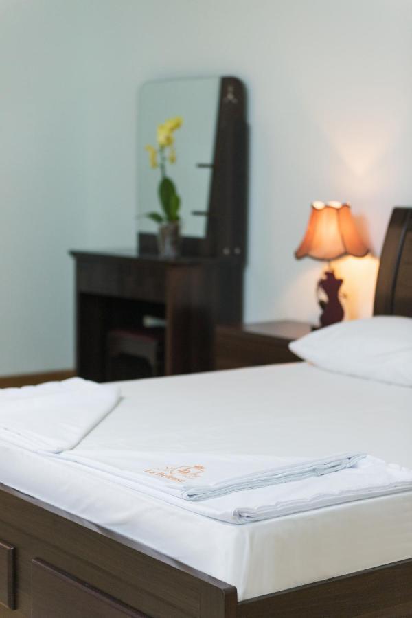 La Defense Hotel Jerevan Eksteriør billede