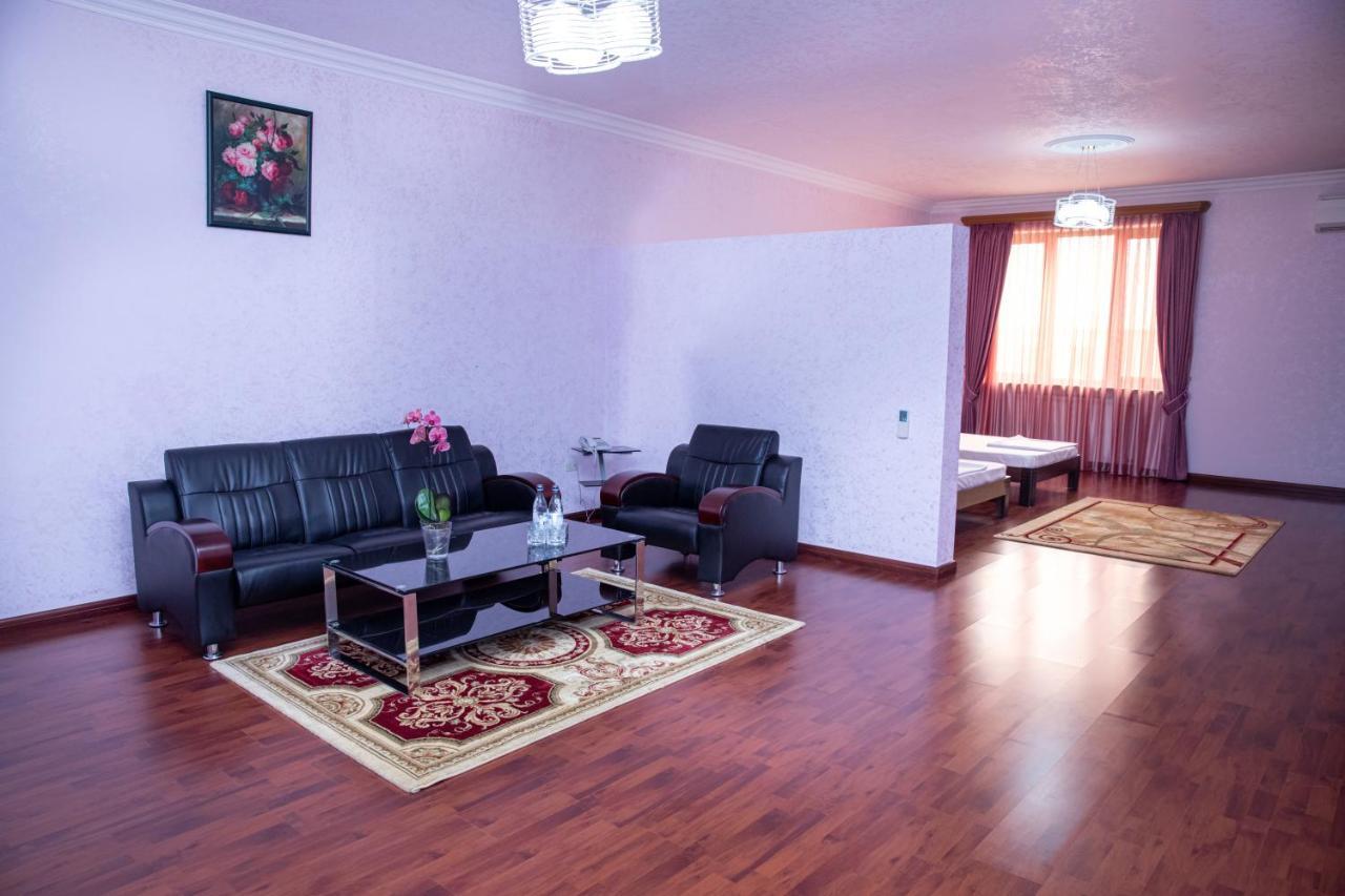 La Defense Hotel Jerevan Eksteriør billede