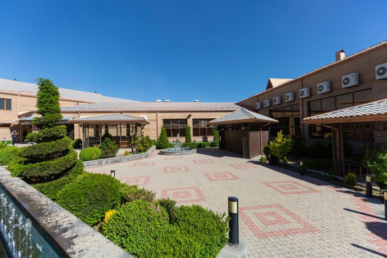 La Defense Hotel Jerevan Eksteriør billede