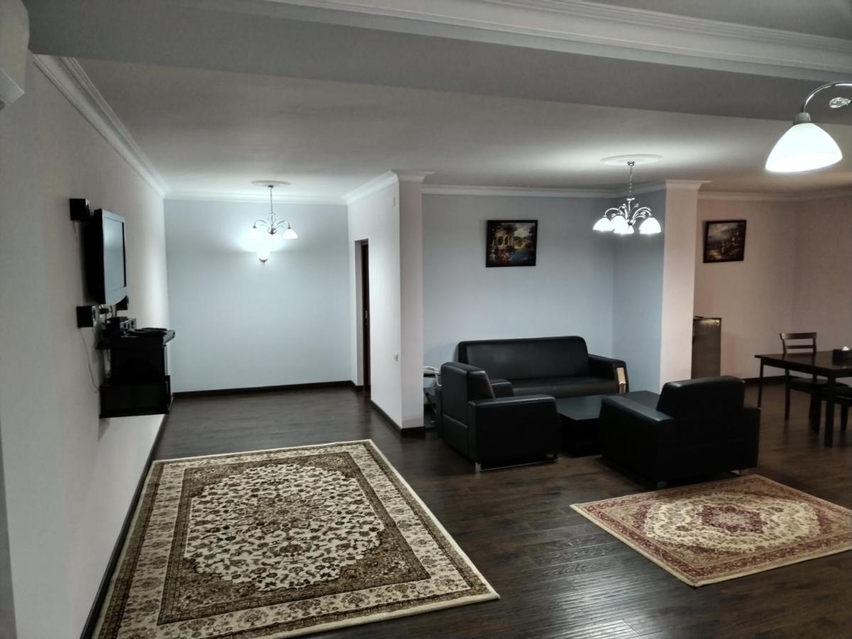 La Defense Hotel Jerevan Eksteriør billede