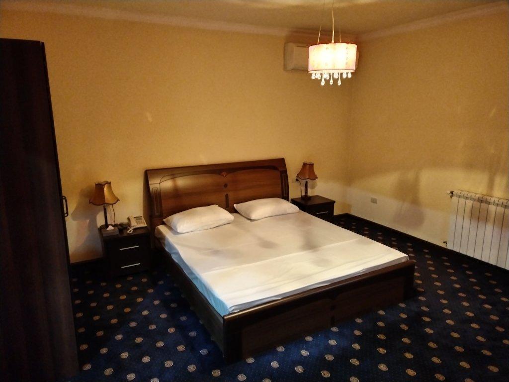 La Defense Hotel Jerevan Eksteriør billede