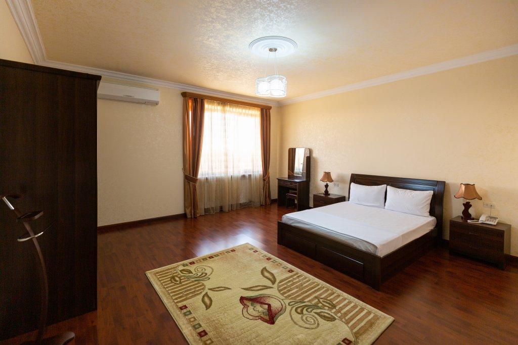 La Defense Hotel Jerevan Eksteriør billede