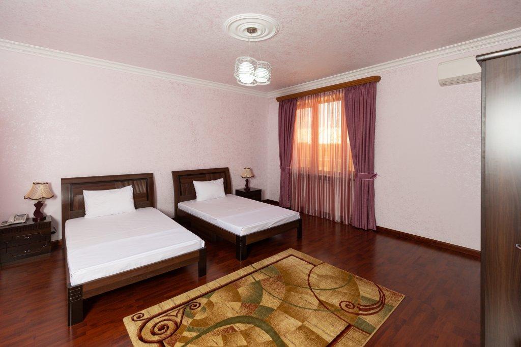 La Defense Hotel Jerevan Eksteriør billede