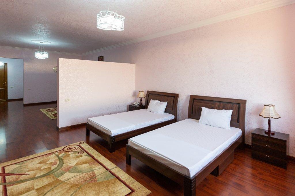 La Defense Hotel Jerevan Eksteriør billede