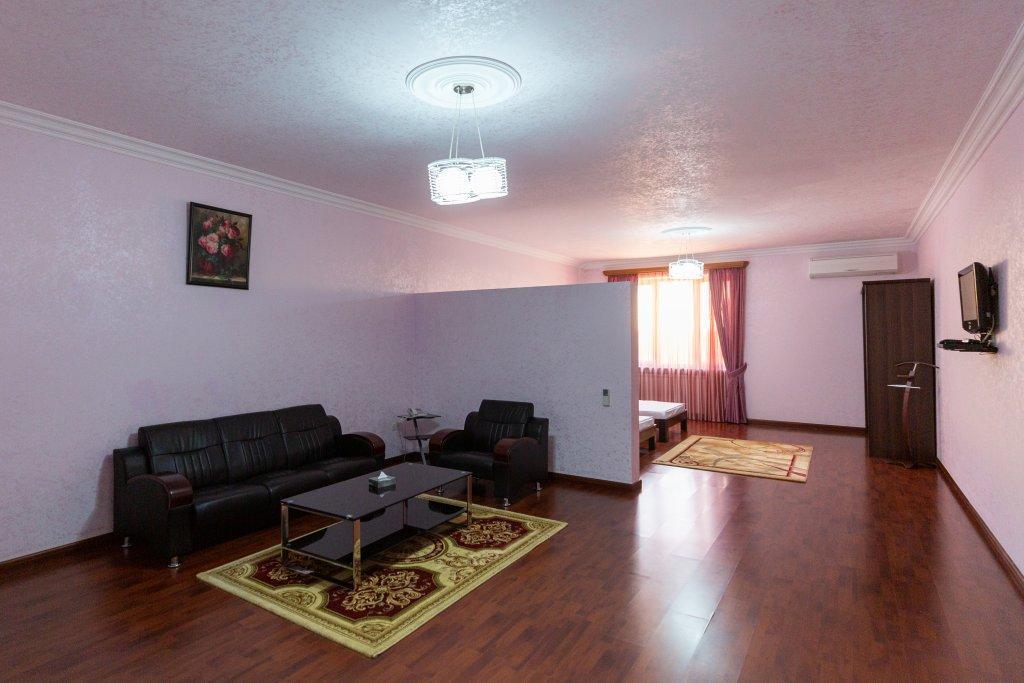 La Defense Hotel Jerevan Eksteriør billede