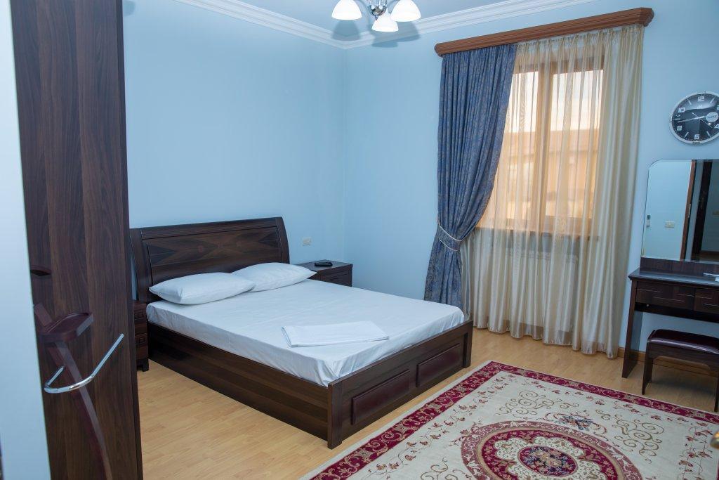 La Defense Hotel Jerevan Eksteriør billede
