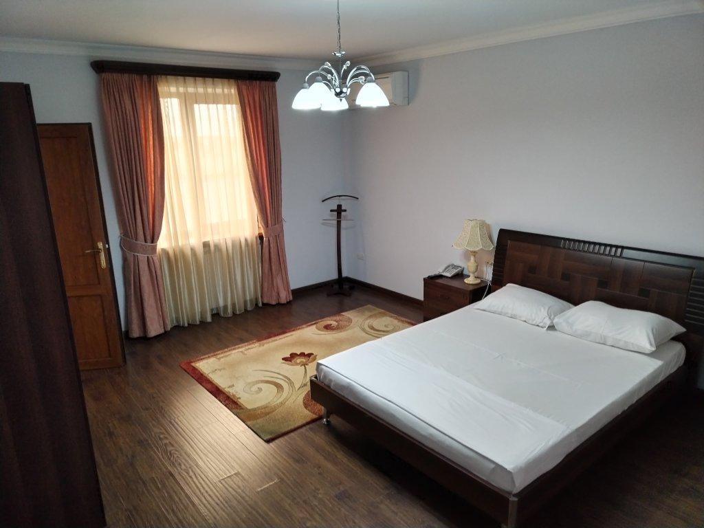 La Defense Hotel Jerevan Eksteriør billede