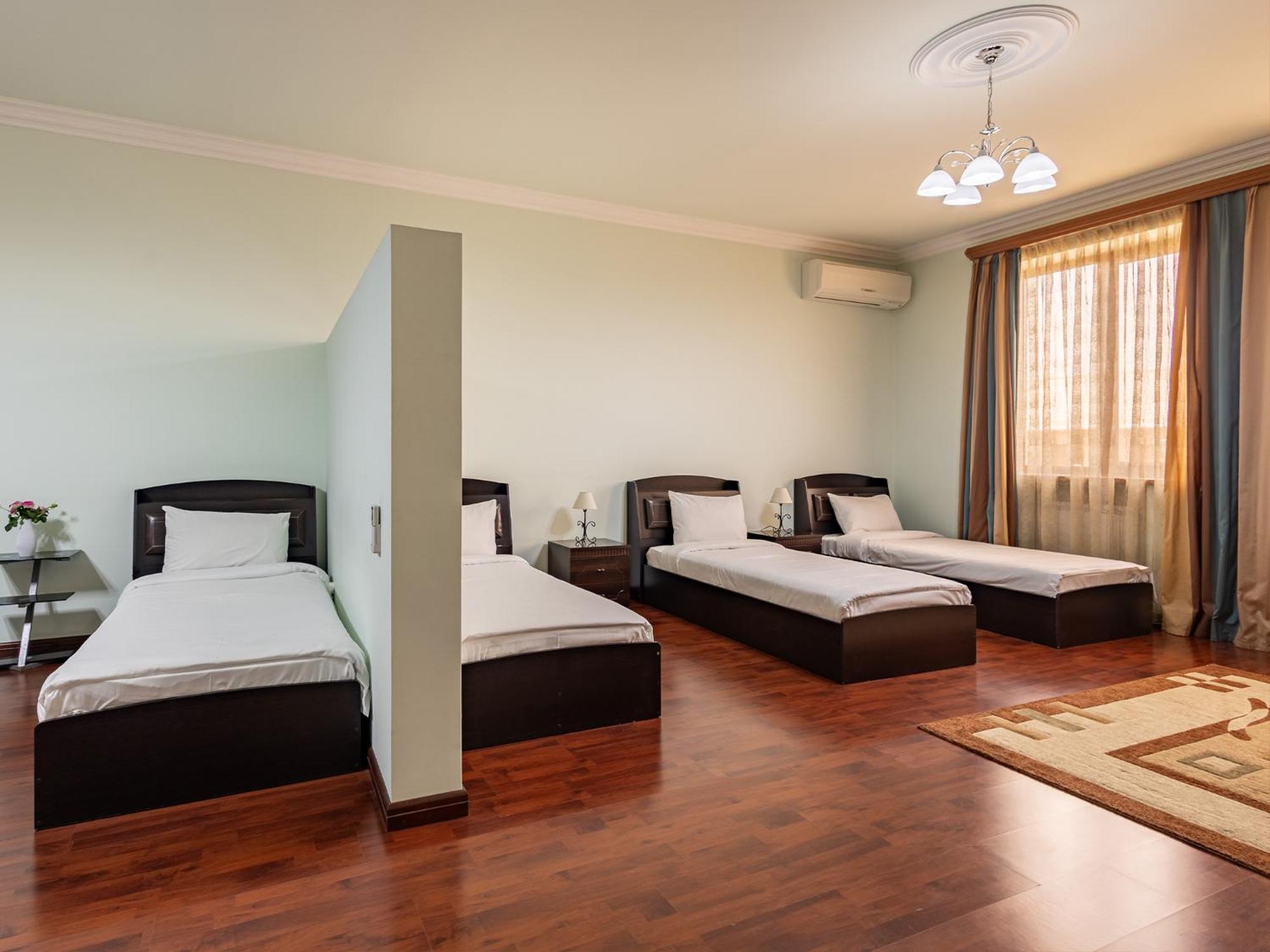 La Defense Hotel Jerevan Eksteriør billede