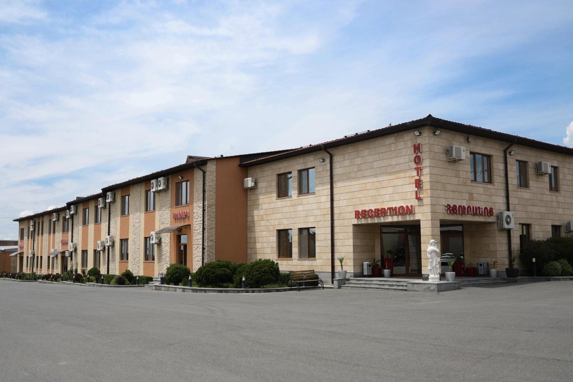 La Defense Hotel Jerevan Eksteriør billede