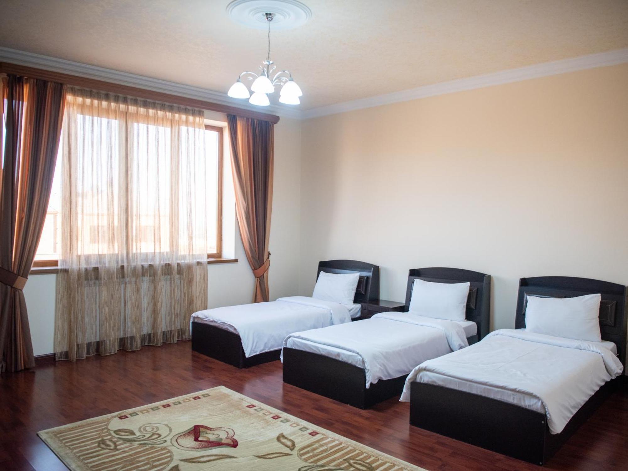 La Defense Hotel Jerevan Eksteriør billede