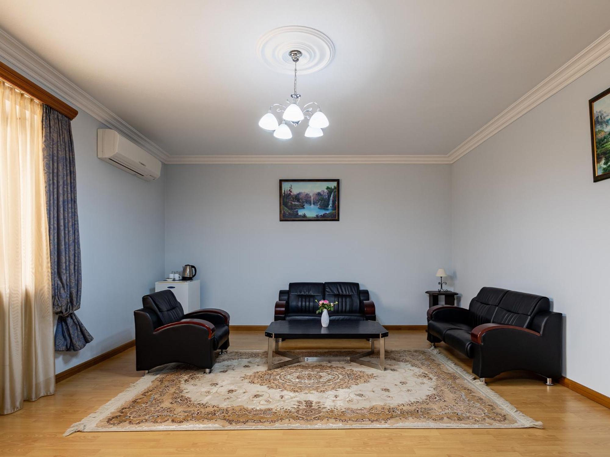 La Defense Hotel Jerevan Eksteriør billede