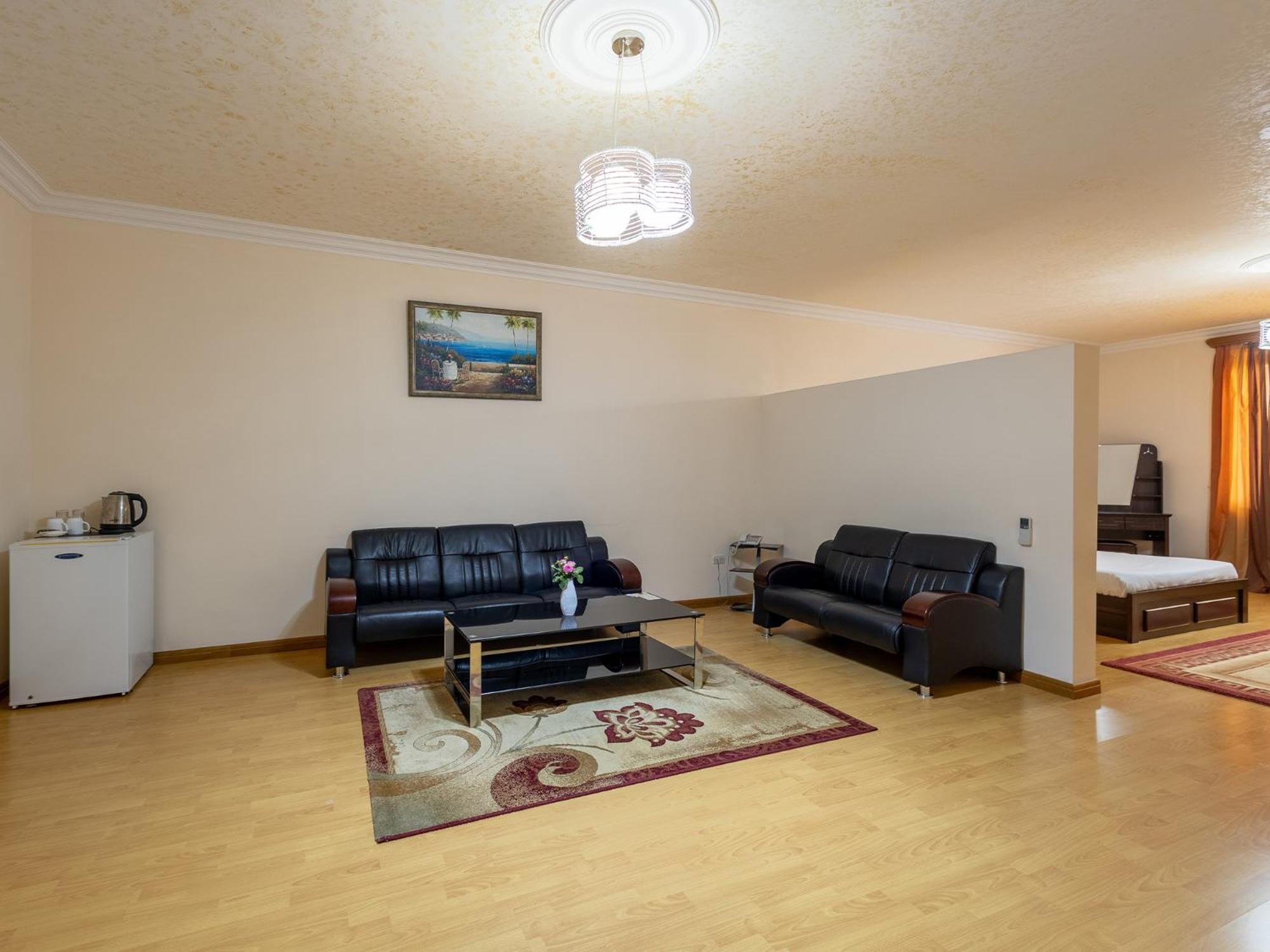 La Defense Hotel Jerevan Eksteriør billede